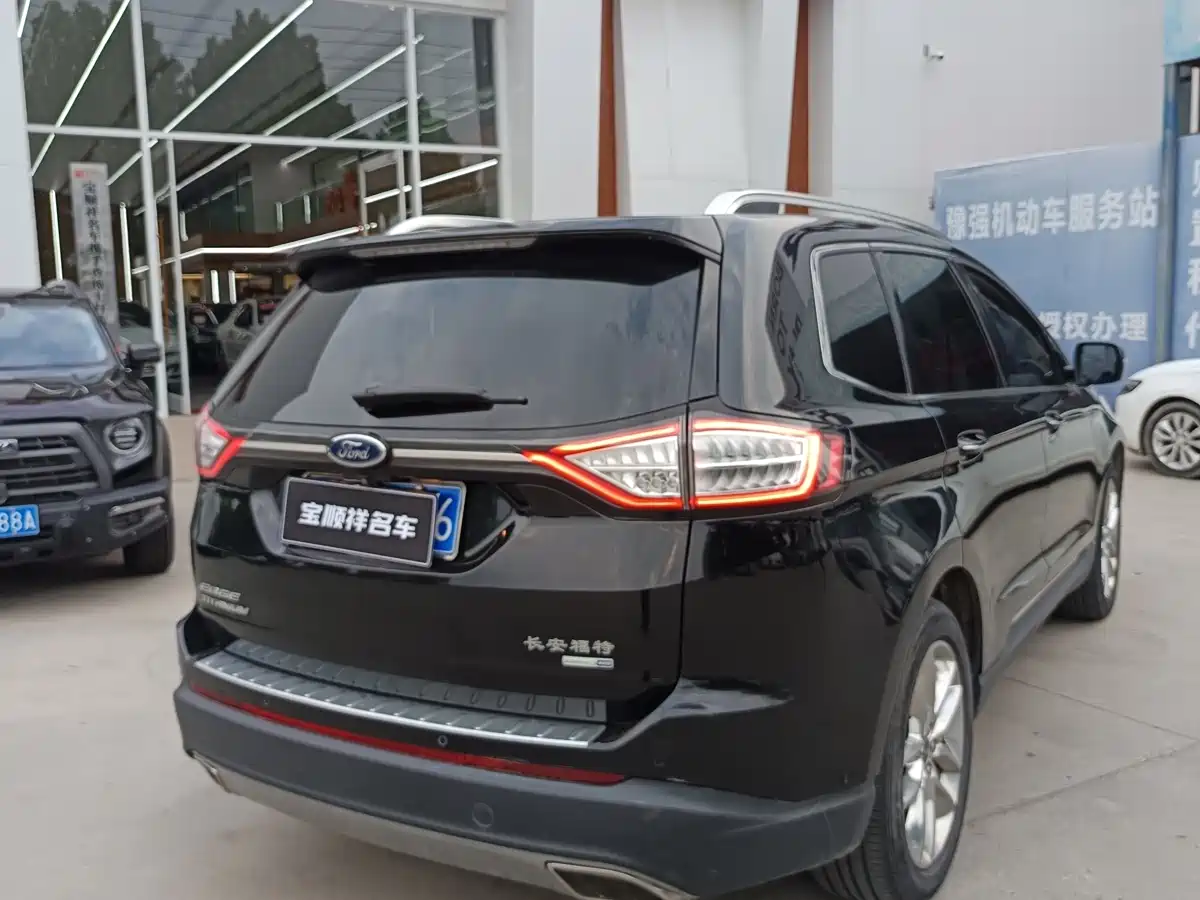 Фото 4 - Ford Edge