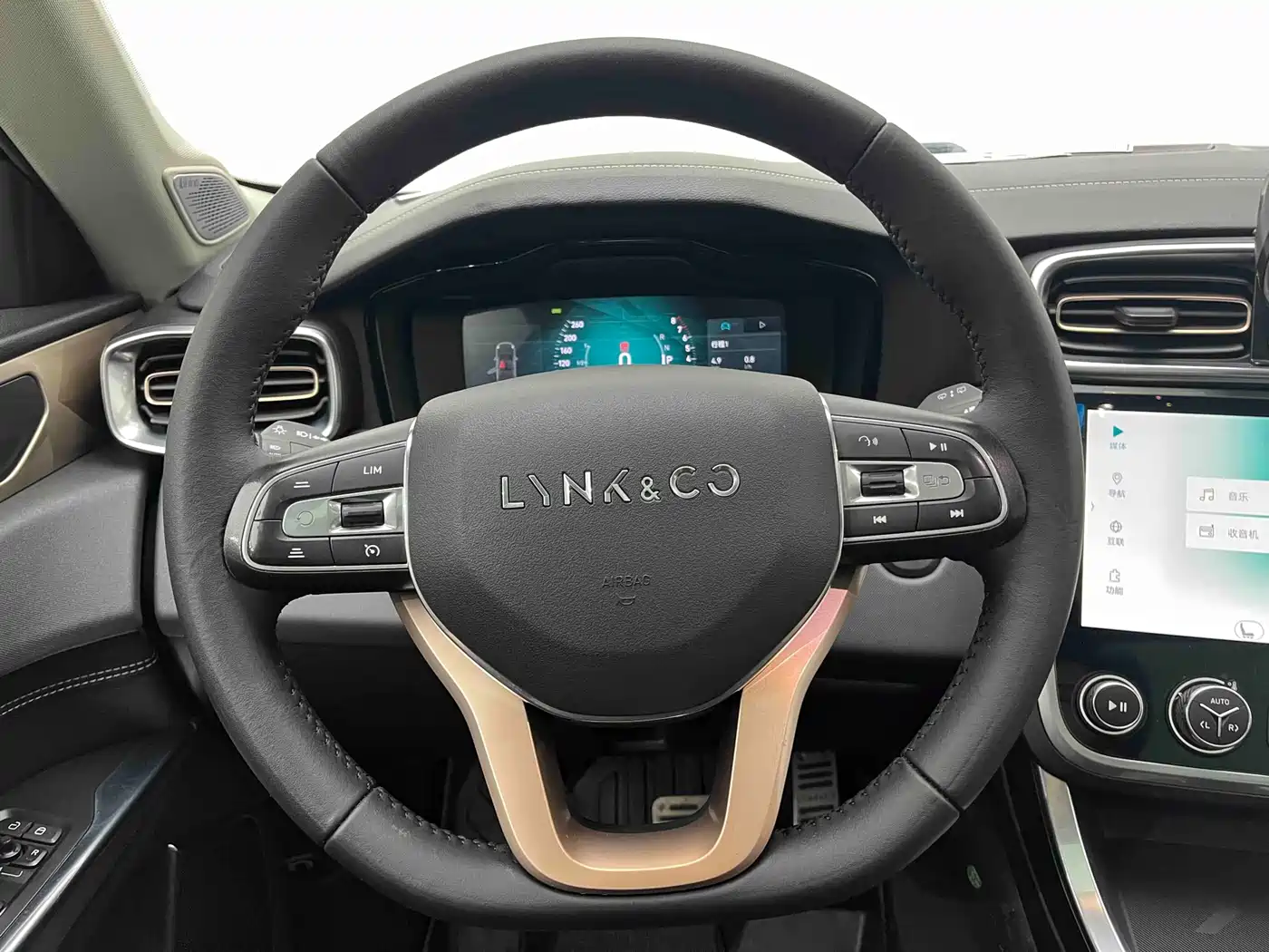 Lynk & Co 01 2017 2.0T 2WD Pro Version фото 7