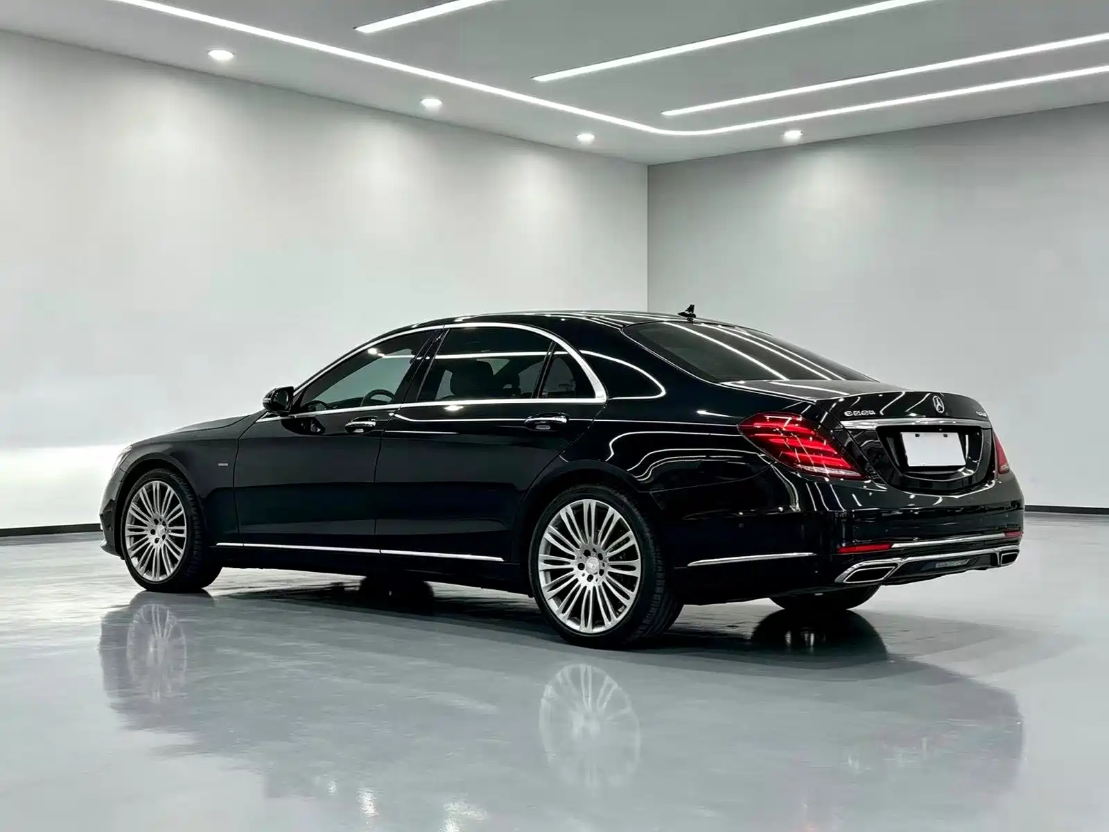 Photo 4 - Mercedes-Benz S-Class