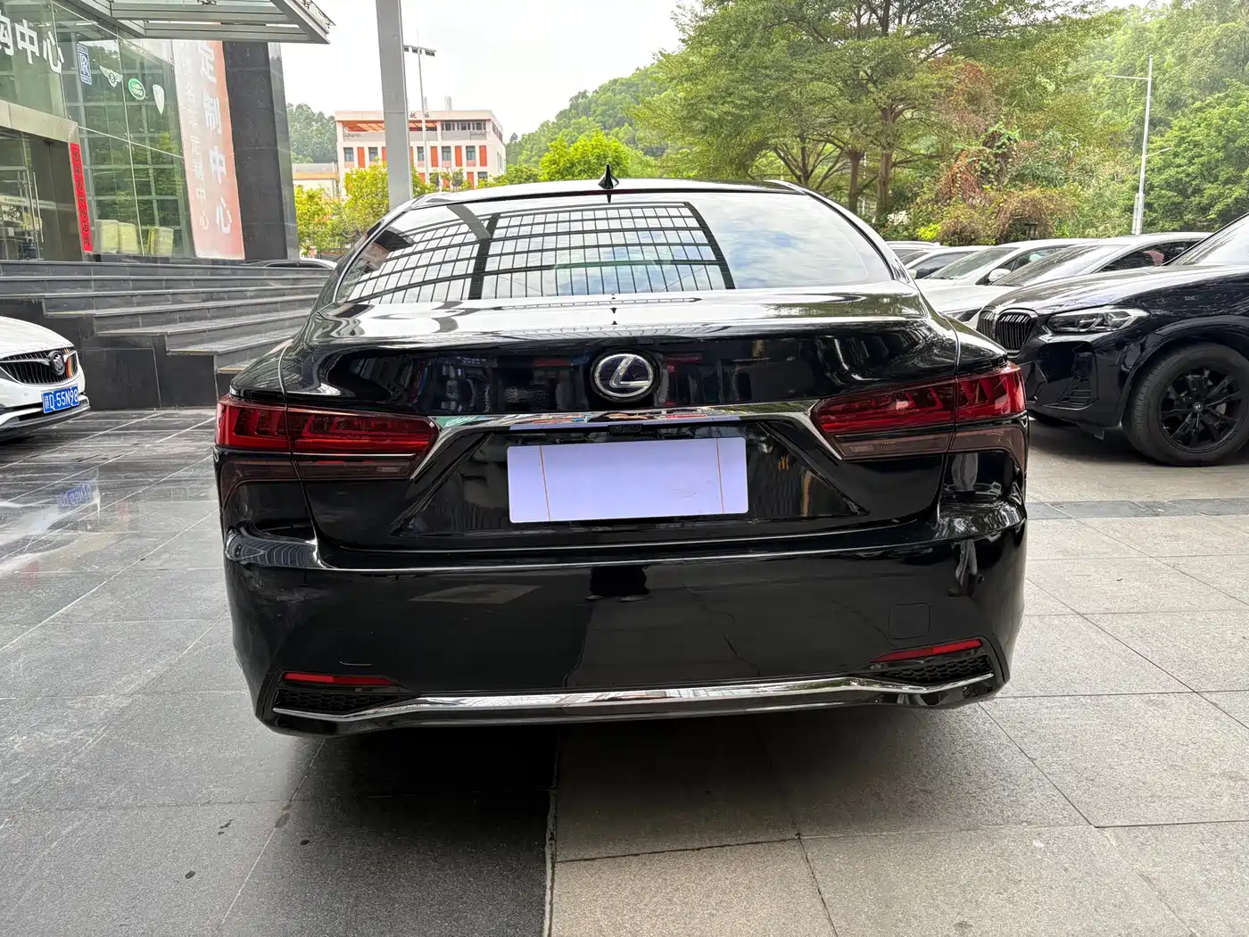 Lexus LS 2021 500h Executive Edition фото 8