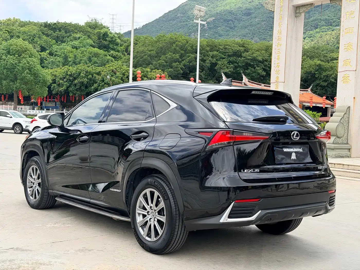 Lexus NX 2017 300h FWD Sharp Style Edition фото 7