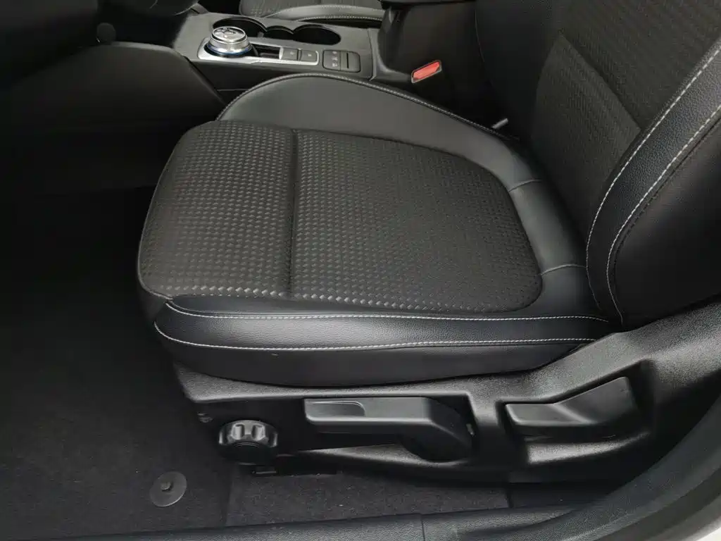 Фото 20 - Ford Focus