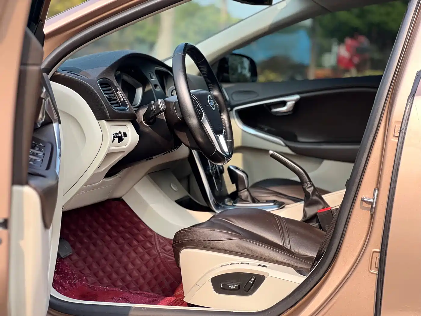 Фото 8 - Volvo V40