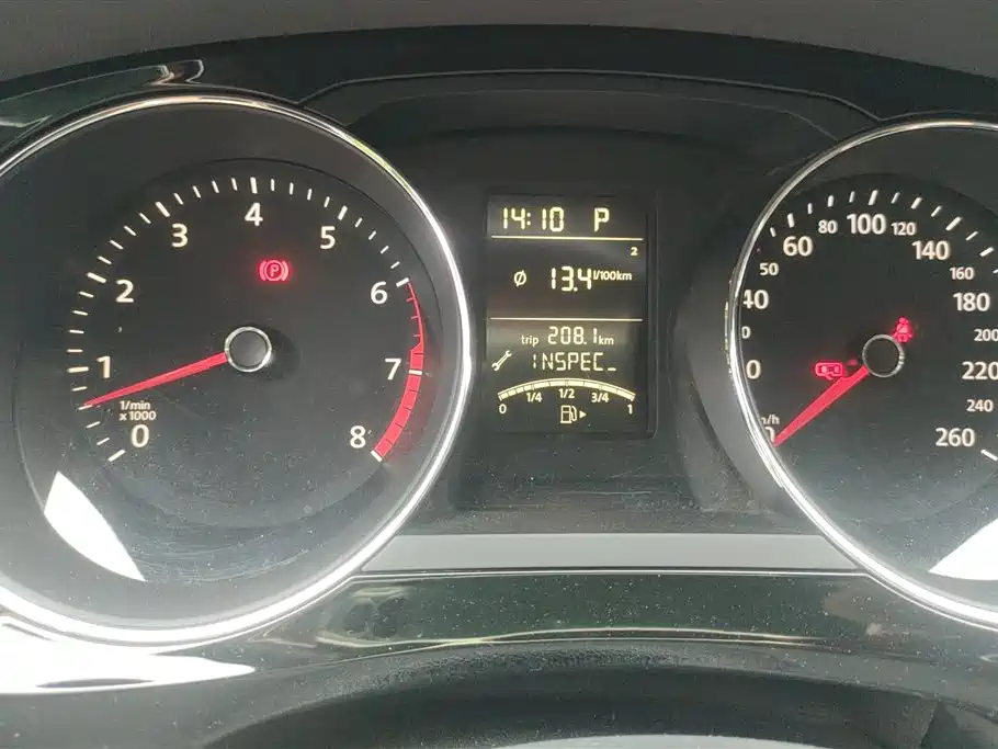 Volkswagen Sagitar 2015 1.6L Automatic Comfort фото 14