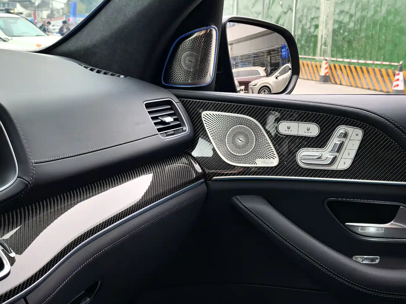Mercedes-Benz GLS AMG 2024 AMG GLS 63 4MATIC+ фото 15