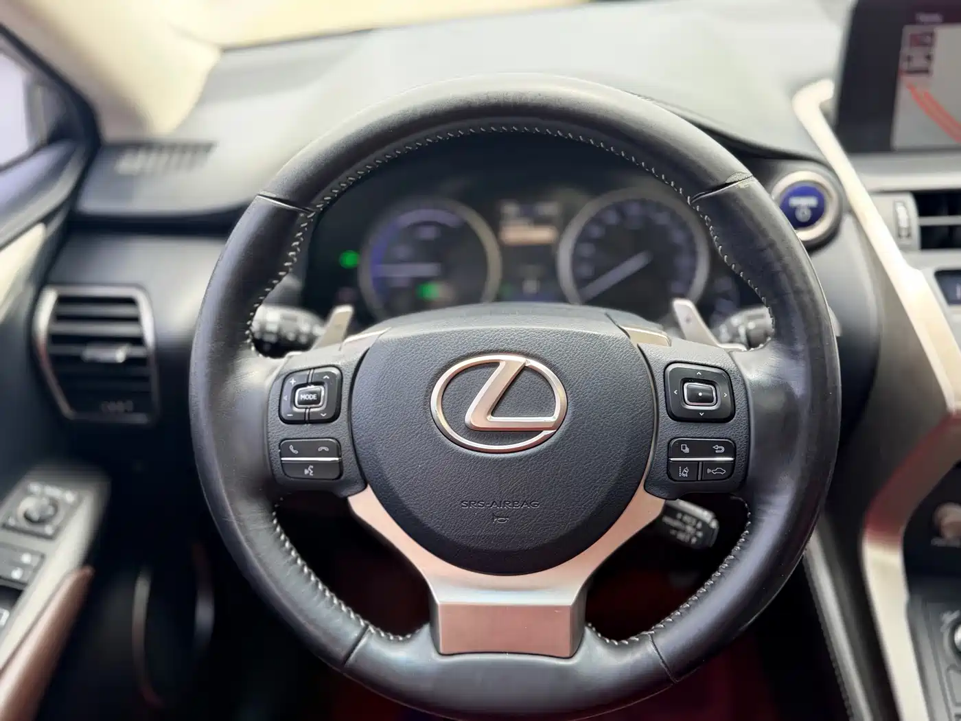Lexus NX 2017 300h FWD Sharp Style Edition фото 14