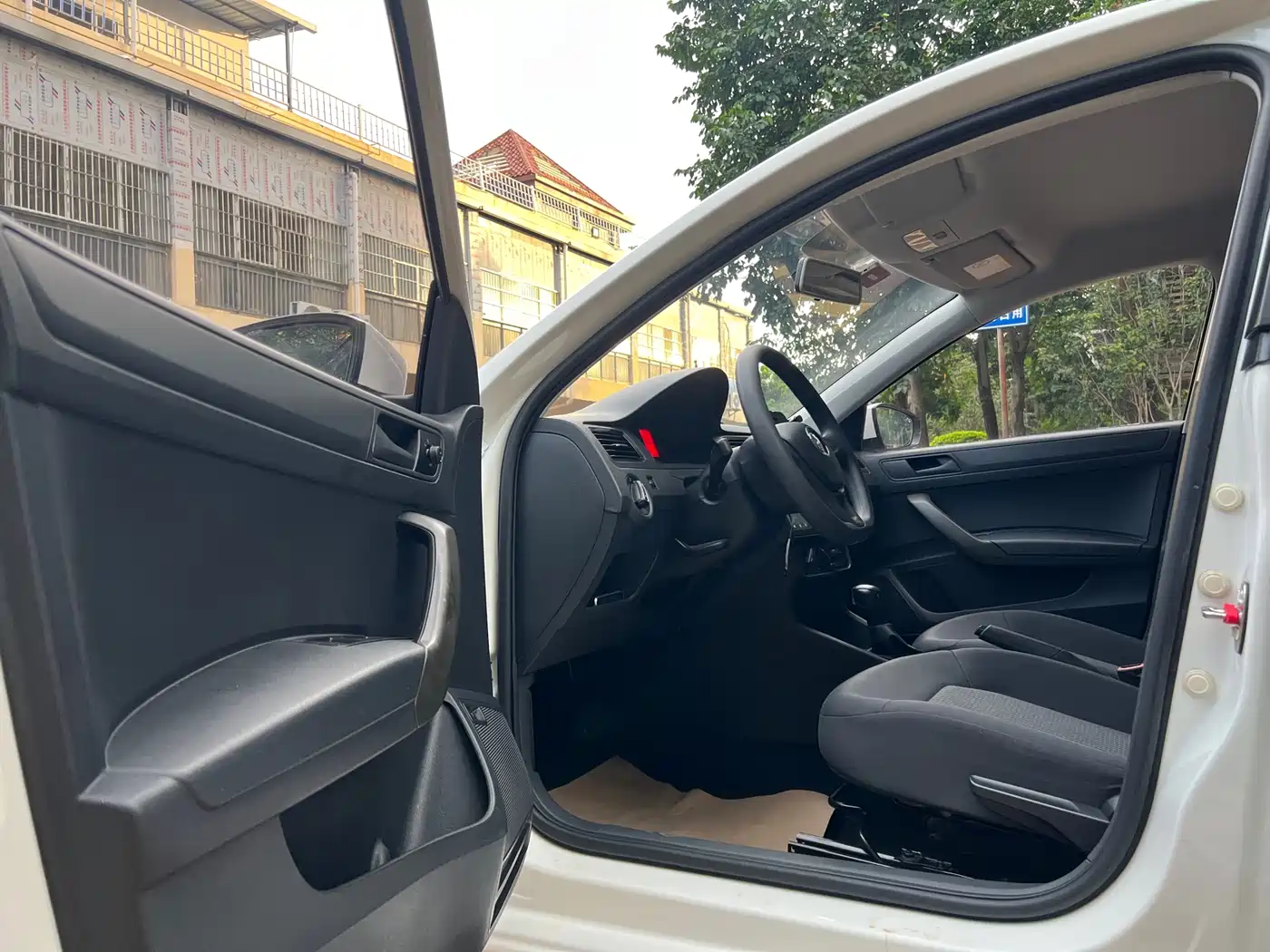 Volkswagen Santana 2016 1.6L Automatic Trend Edition фото 12