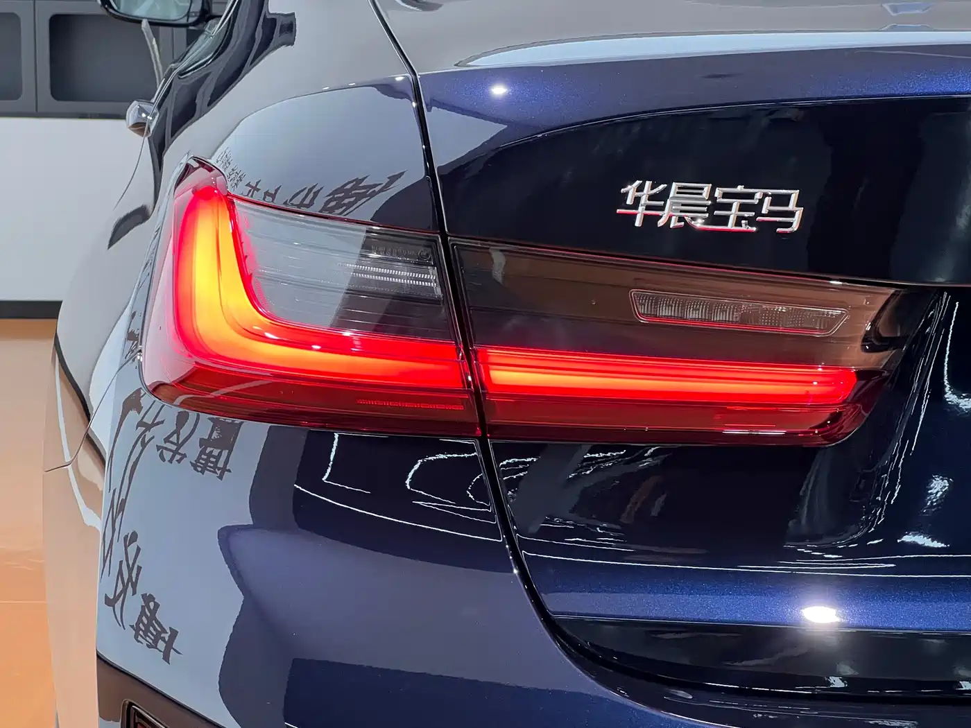 BMW 3 Series 2025 330Li M Sport Night Edition фото 8