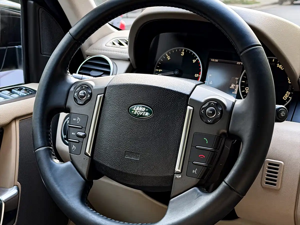 Land Rover Discovery 2011 3.0 SDV6 HSE Diesel фото 8