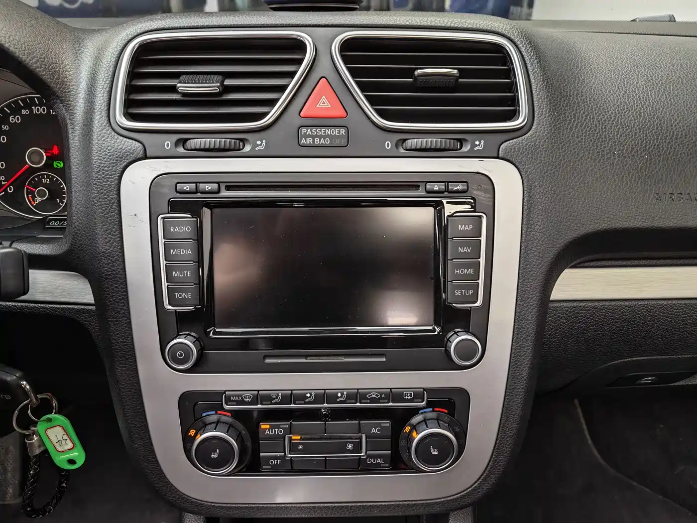 Volkswagen Eos 2010 2.0TSI DSG Luxury фото 11