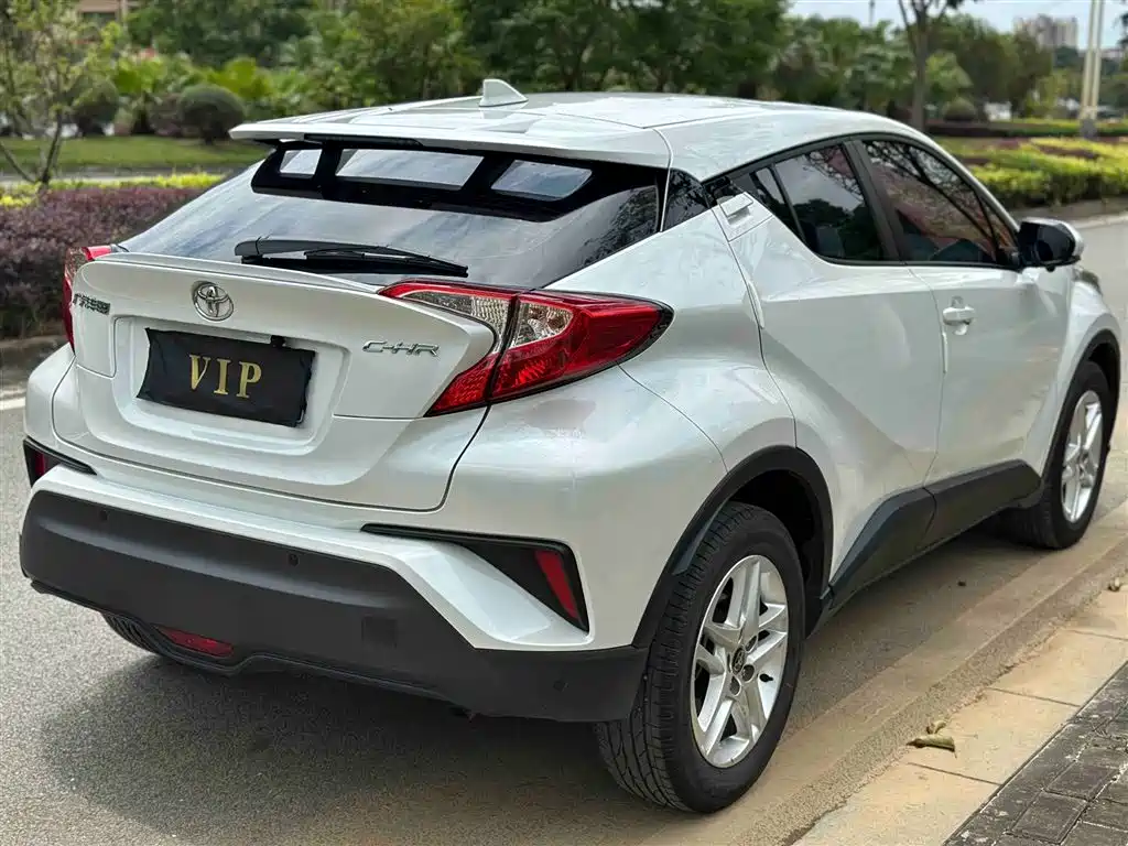 Toyota C-HR 2023 Model 2.0L Premium Edition фото 9