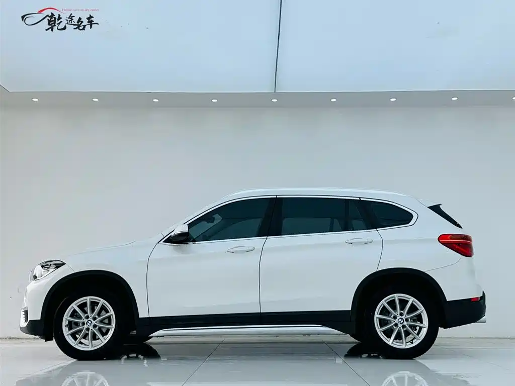 BMW X1 2019 sDrive18Li Fashion Model фото 4