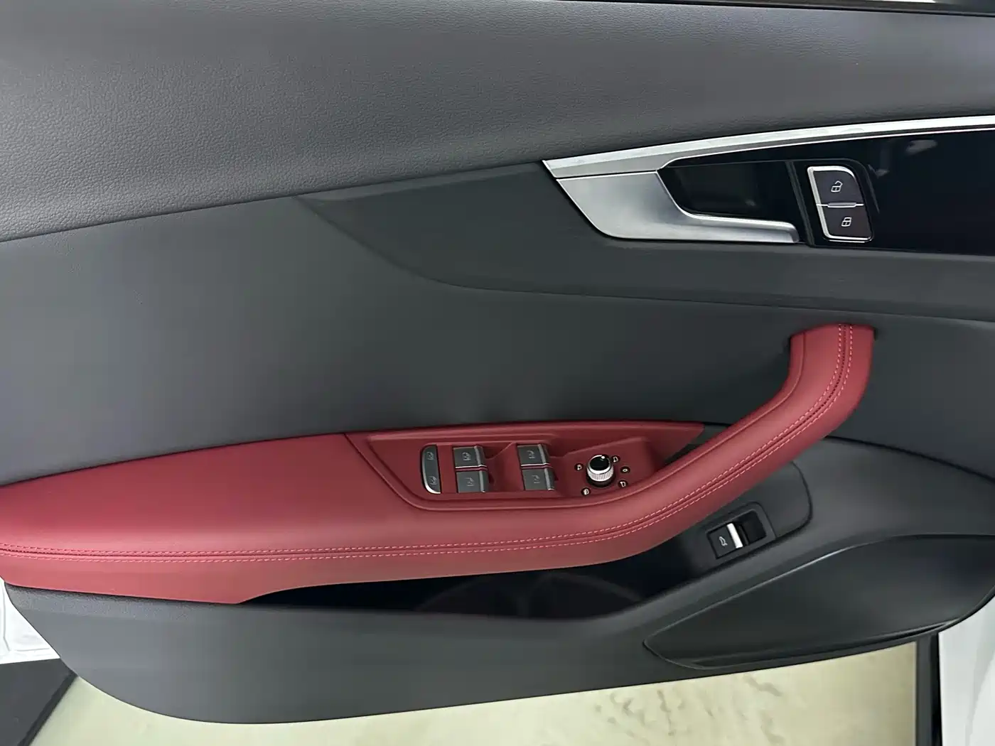 Audi A4L 2025 2 Million Celebration Edition 40 TFSI Luxury Dynamic фото 10