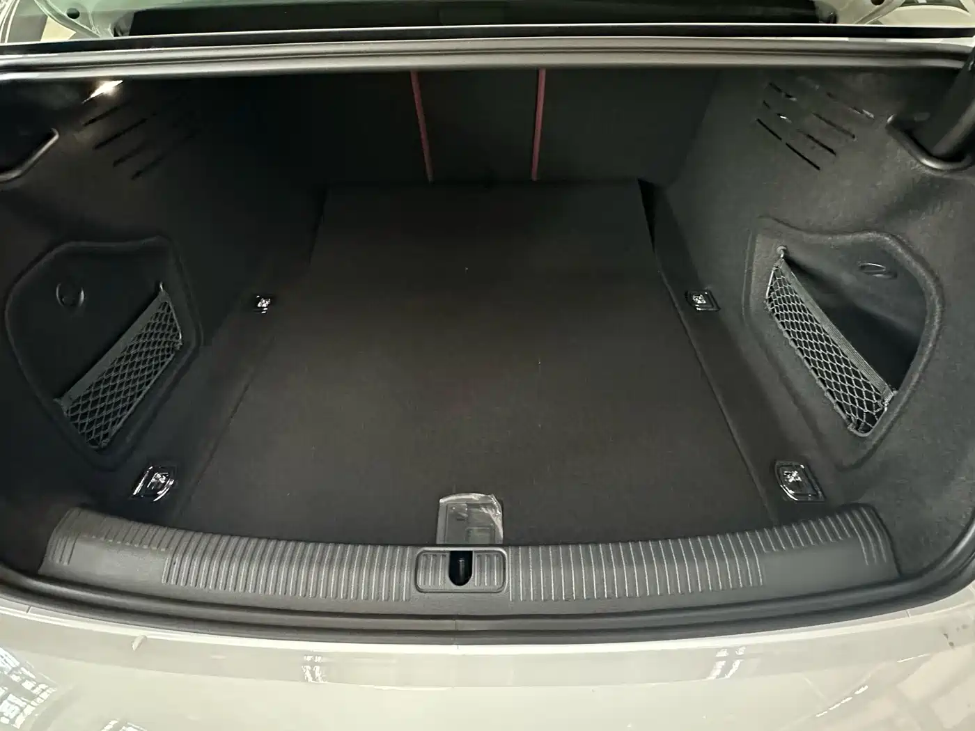 Audi A4L 2025 2 Million Celebration Edition 40 TFSI Luxury Dynamic фото 14