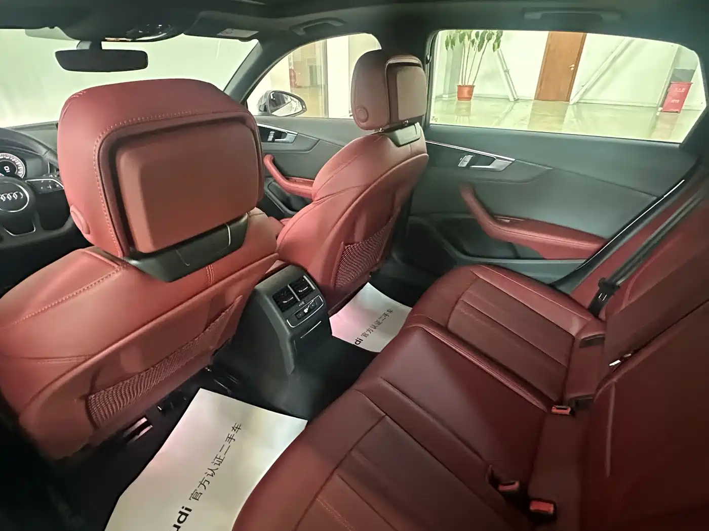 Audi A4L 2025 2 Million Celebration Edition 40 TFSI Luxury Dynamic фото 6
