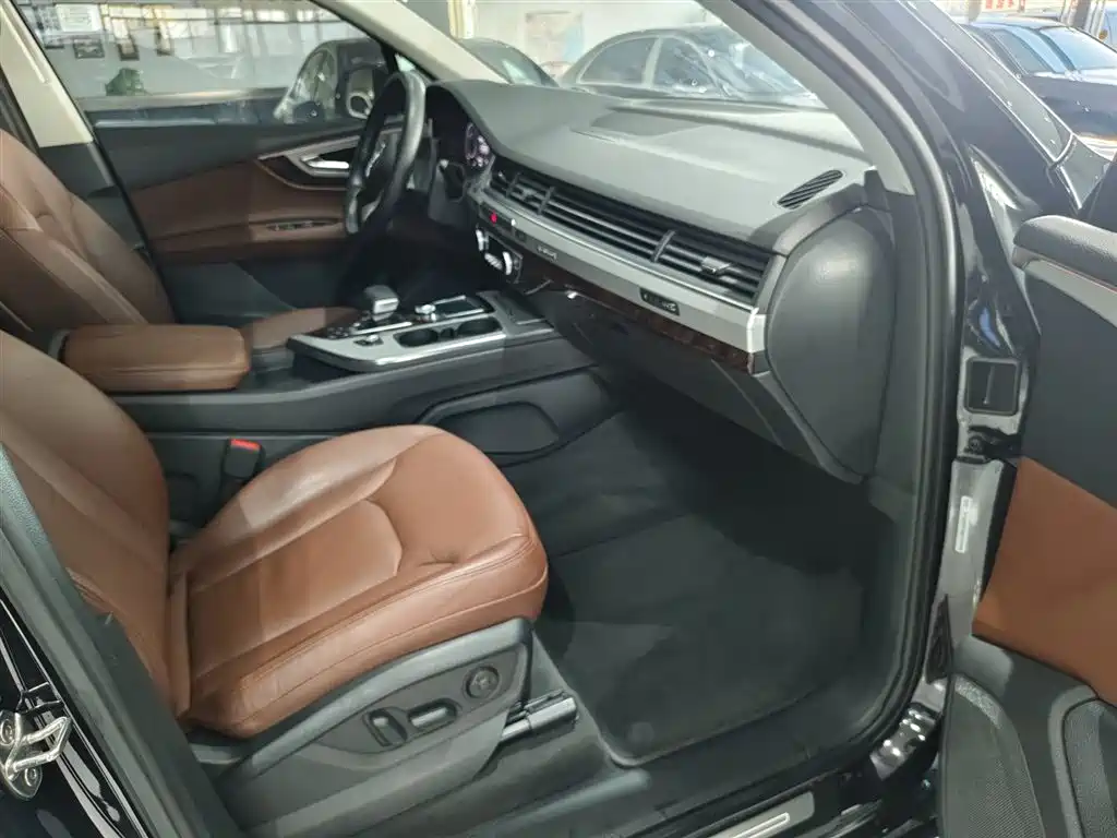 Audi Q7 2018 45 TFSI Technology фото 16