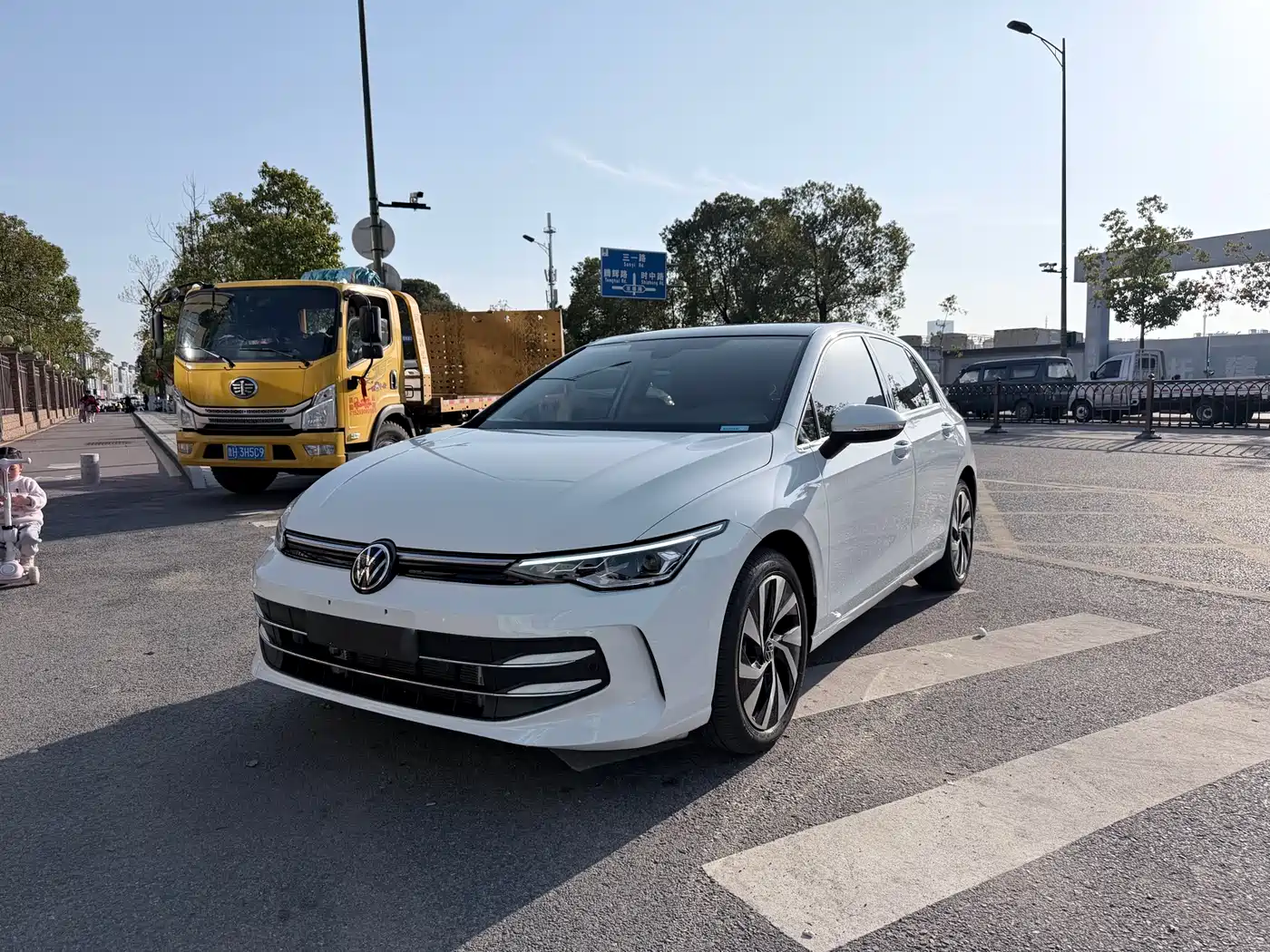 Volkswagen Golf 2025 300TSI фото 3