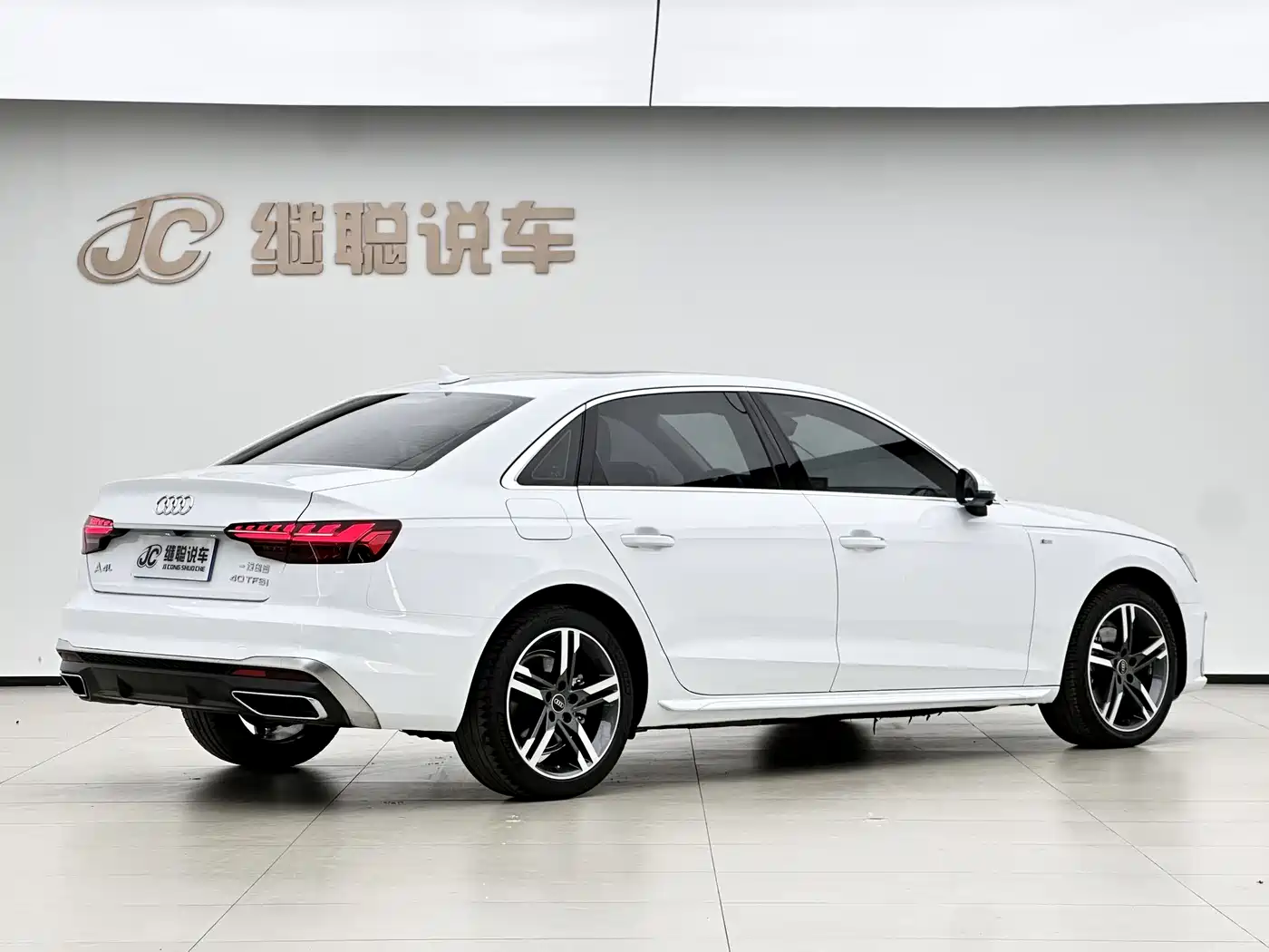 Audi A4L 2022 40 TFSI Fashion Dynamic фото 2