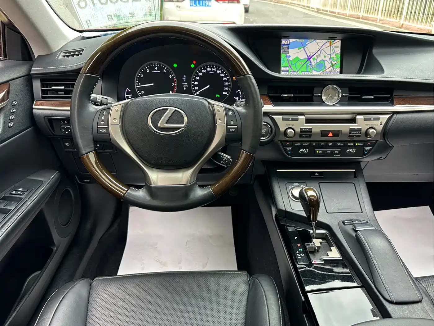 Lexus ES 2014 250 Elegance Edition фото 18