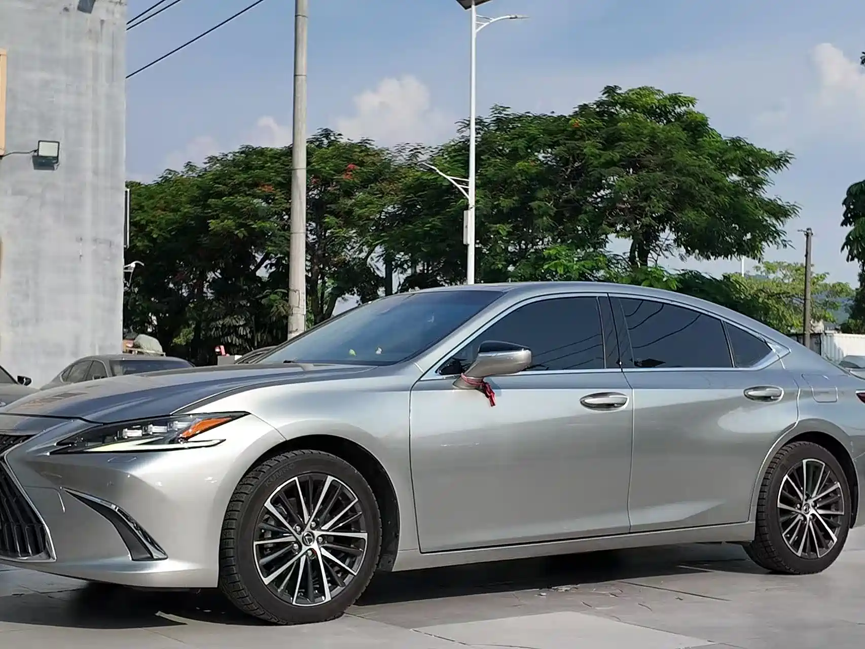 Фото 2 - Lexus ES