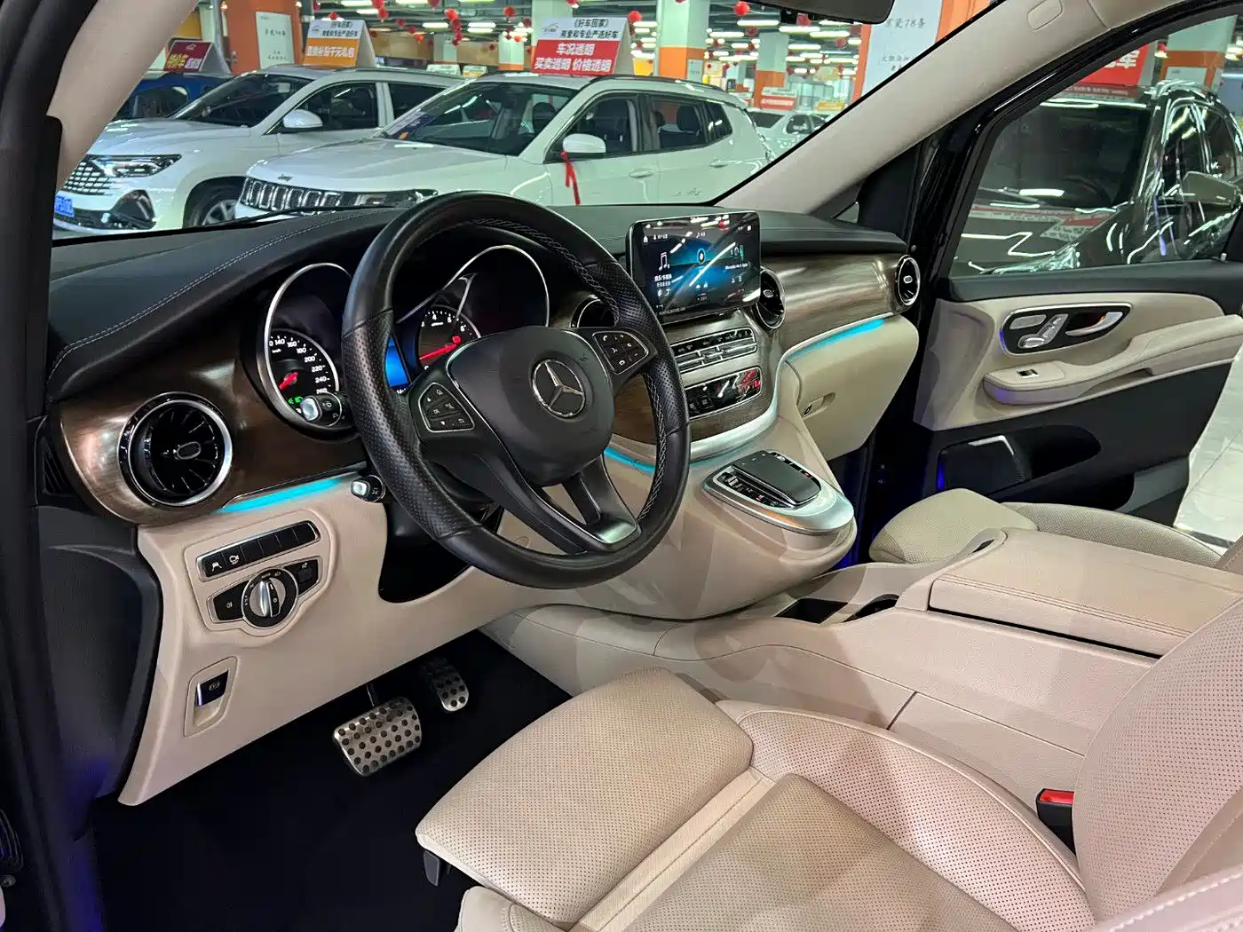 Mercedes-Benz V-Class 2022 V 260 L Long Wheelbase Luxury Edition фото 8