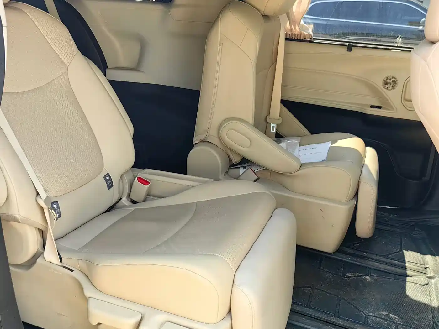Toyota Sienna 2021 2.5L Hybrid Luxury Edition фото 8