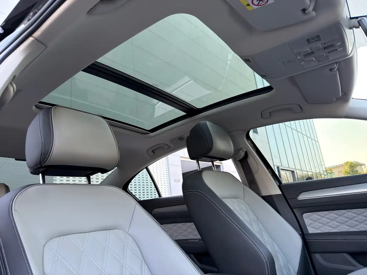 Volkswagen Magotan 2023 2 Million Units Anniversary Edition 330TSI DSG Leading Type фото 13