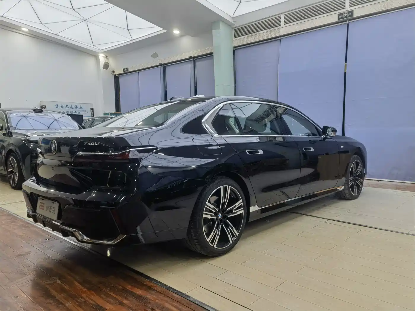 BMW 7 Series 2023 Model 740Li Leading M Sport Package фото 15