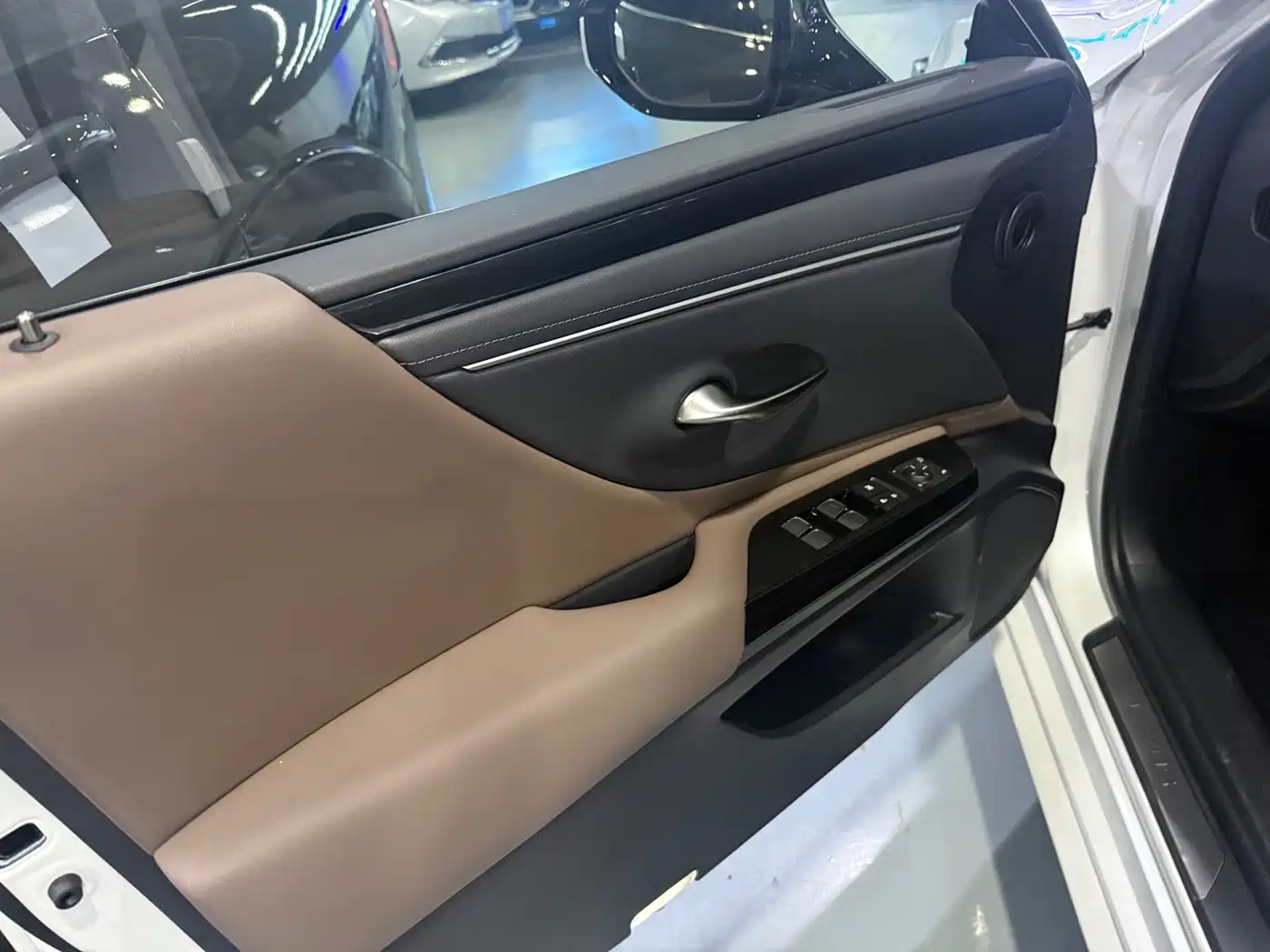 Фото 4 - Lexus ES