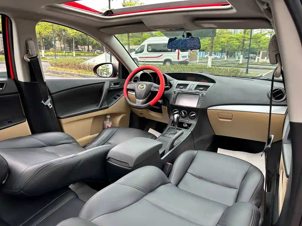 Mazda Mazda3 Axela 2012 2011 Sedan 1.6L Automatic Comfort