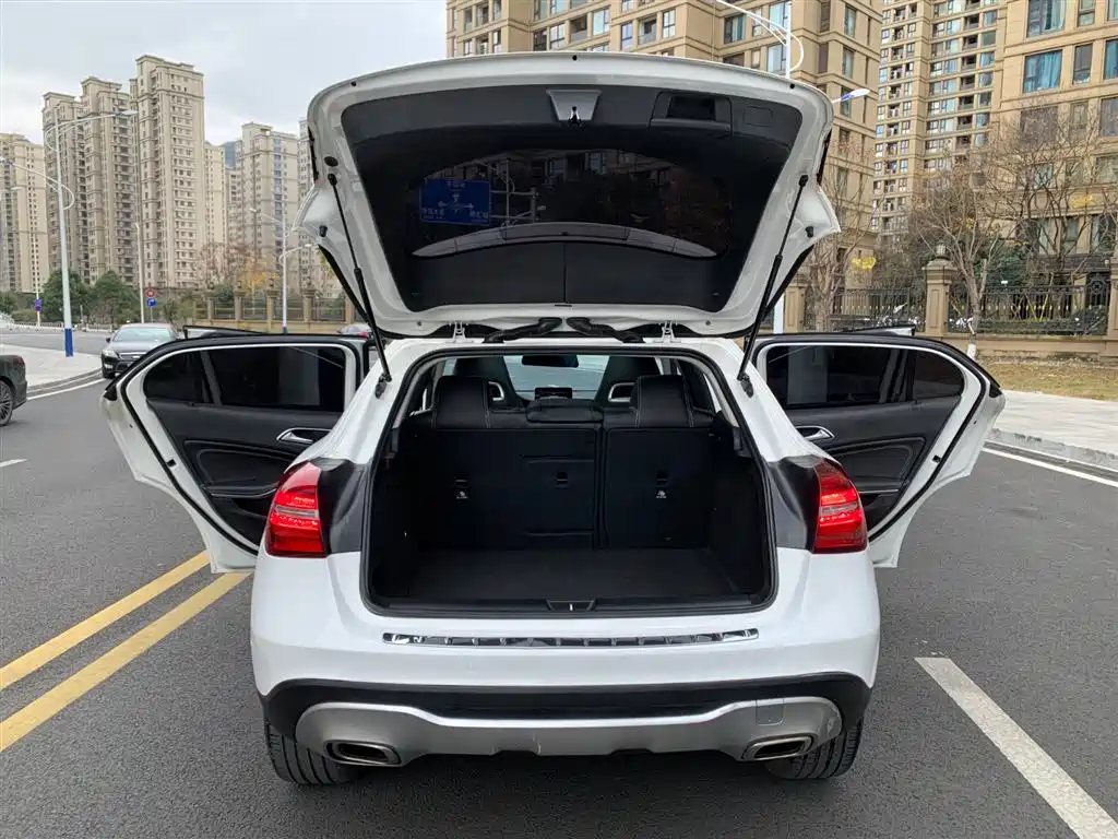 Mercedes-Benz GLA 2018 GLA 200 Dynamic фото 8