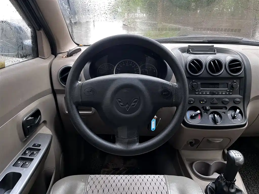 Wuling Motors Wuling Hongguang 2012 2010 1.4L Standard