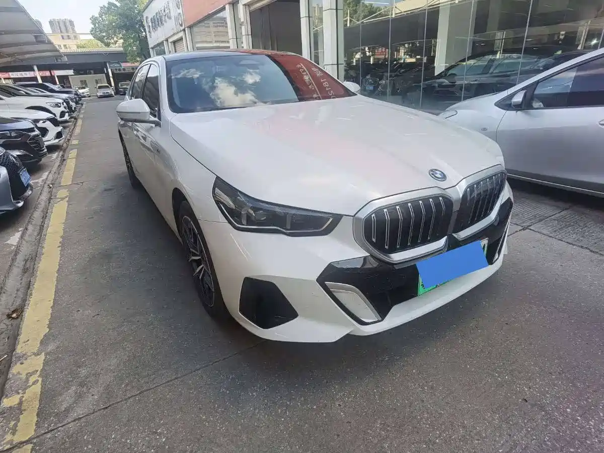 2025 BMW i5