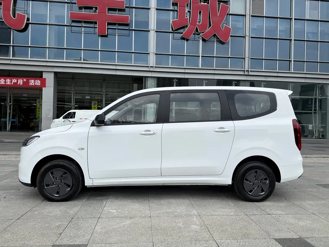 Фото 3 - Wuling Motors Wuling Hongguang New Energy