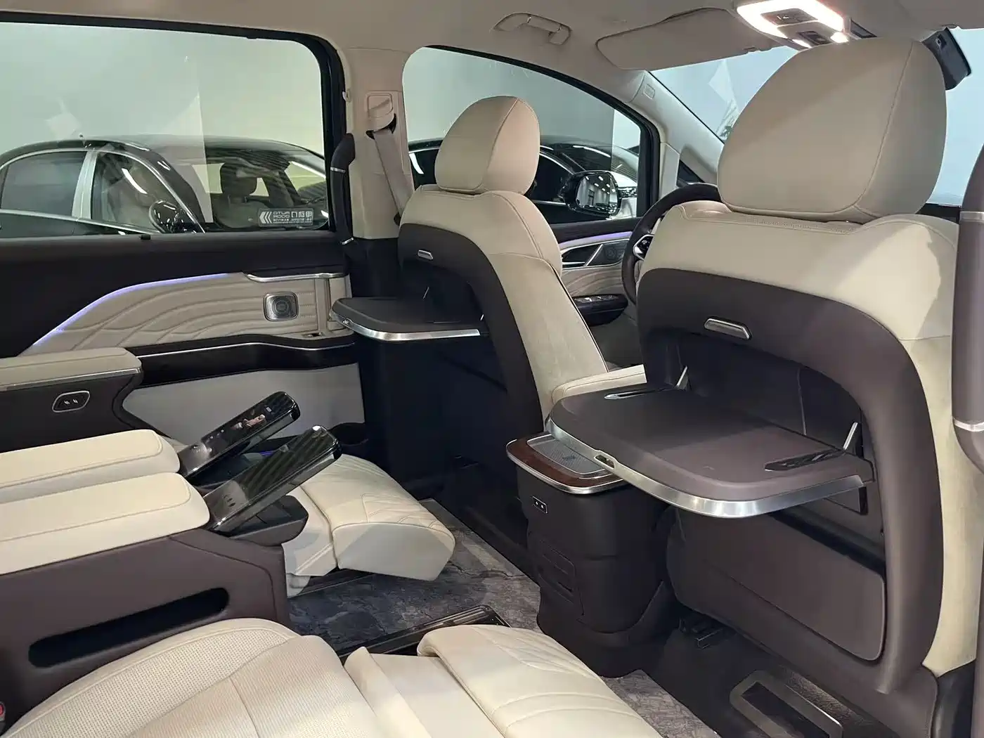 Hongqi HQ9 2023 2.0T Smart Connect Flagship фото 16
