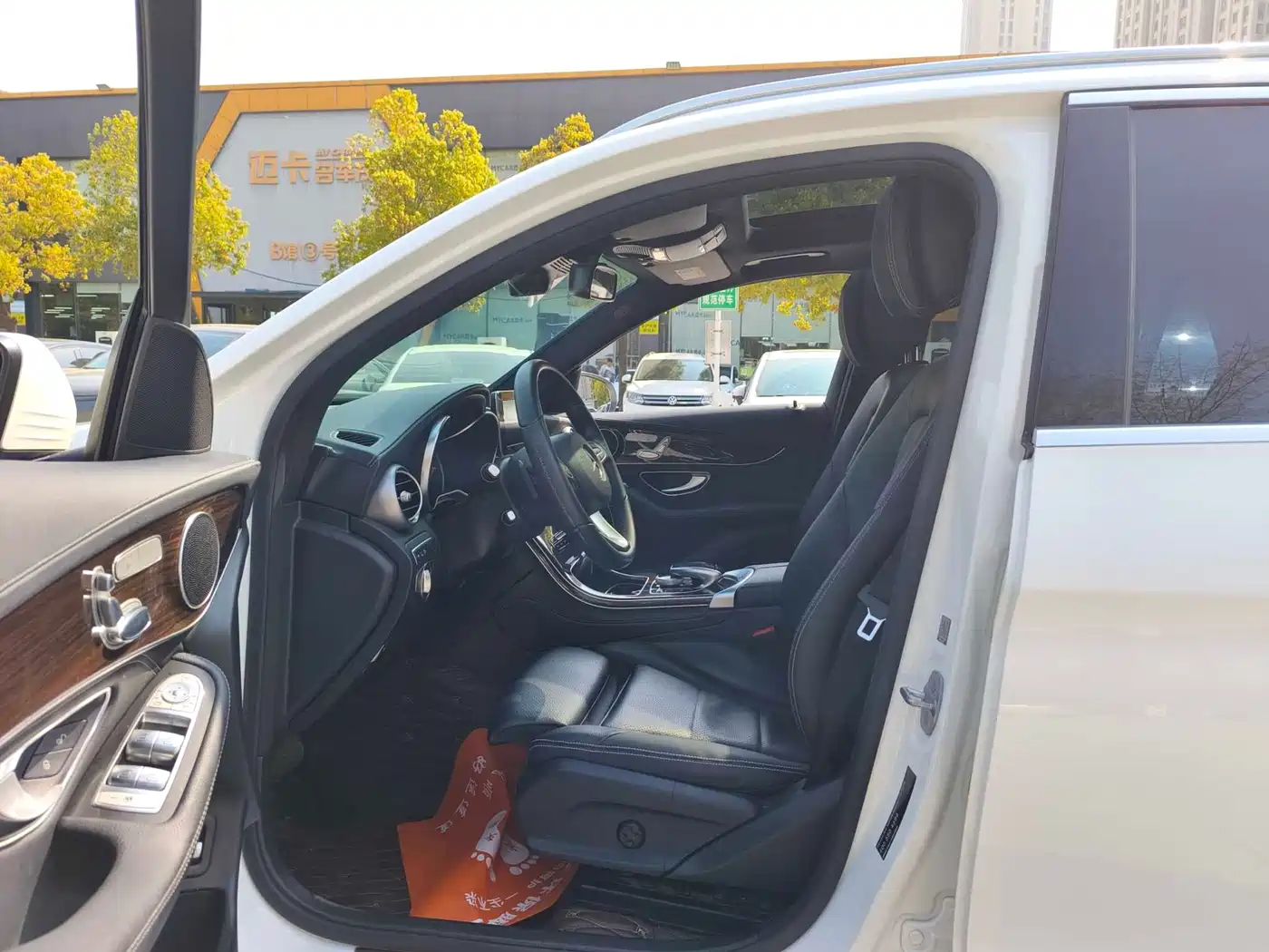 Mercedes-Benz GLC 2017 GLC 260 4MATIC Luxury фото 4