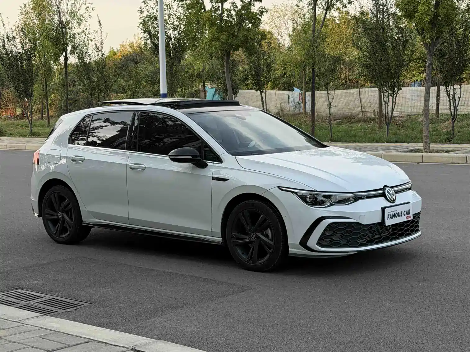 Photo 3 - Volkswagen Golf