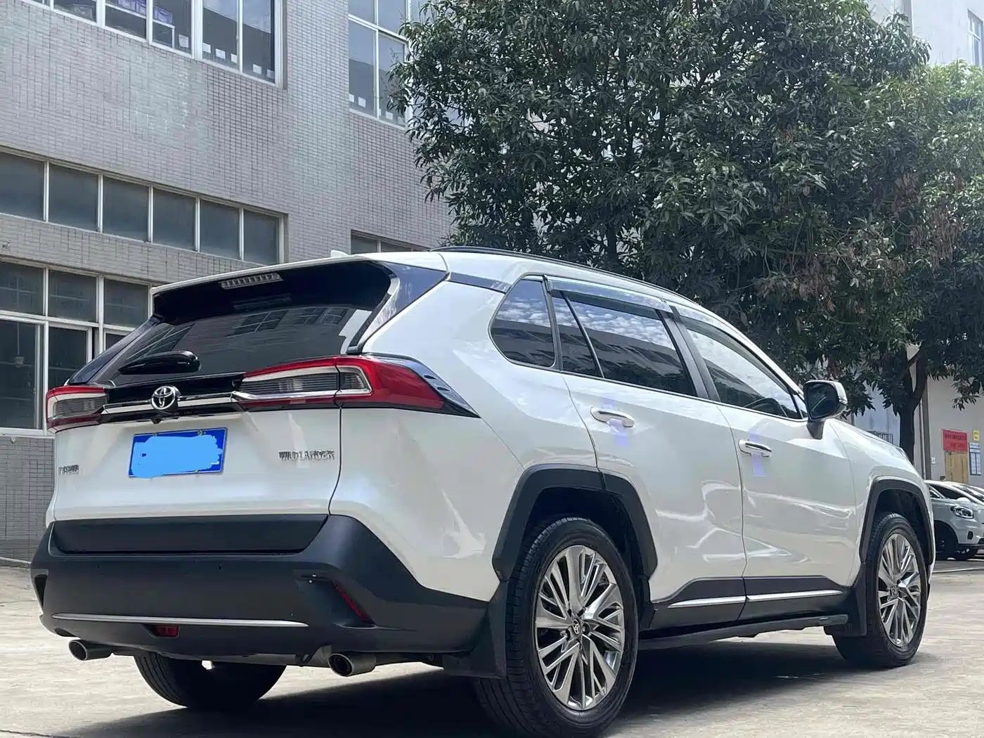 Toyota Wildlander 2022 2.0L CVT FWD Luxury Edition фото 4