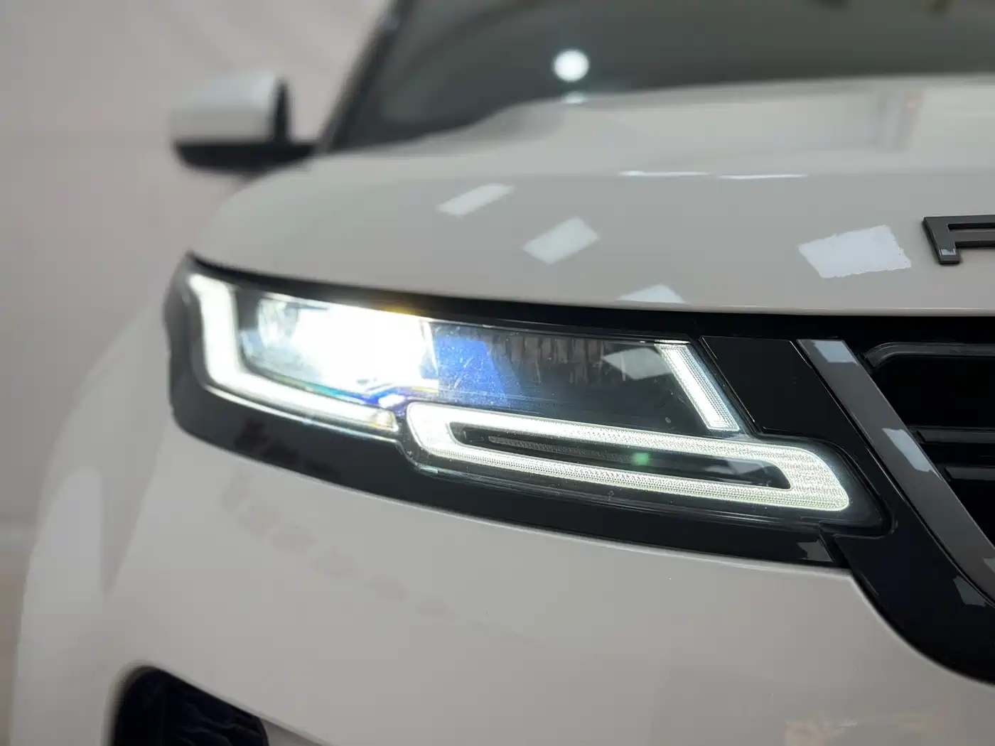 Land Rover Range Rover Evoque 2020 249PS R-DYNAMIC S Sport Edition фото 4