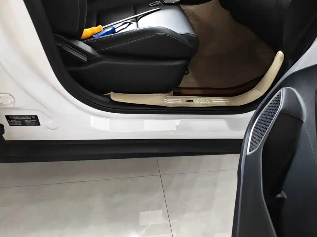 Фото 21 - Geely Binyue