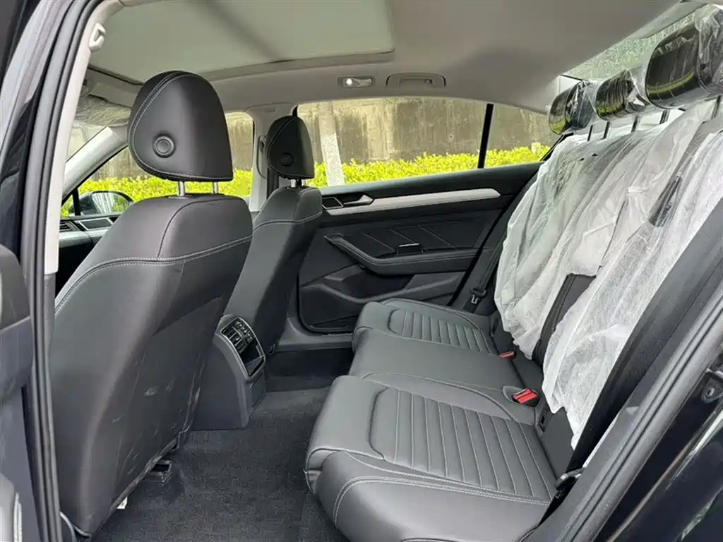 Volkswagen Magotan 2023 2 Million Units Commemorative Edition 280TSI DSG Comfort фото 19