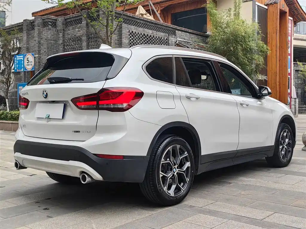 BMW X1 2021 sDrive25Li Leading фото 5