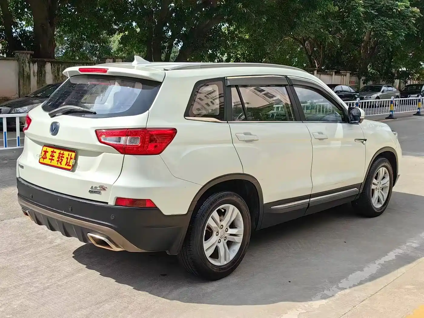 Фото 17 - Changan CS75