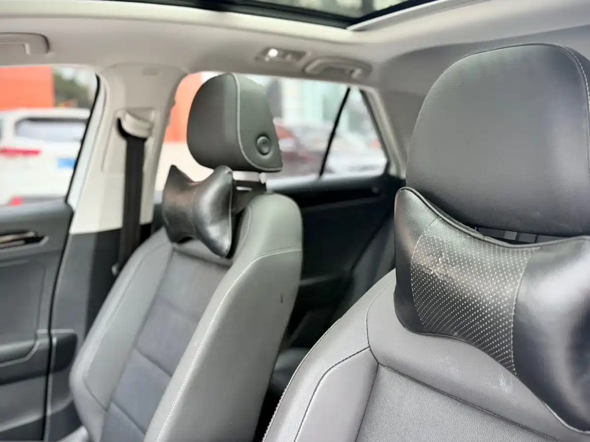 VOLKSWAGEN T-ROC EXPLORING SONGS