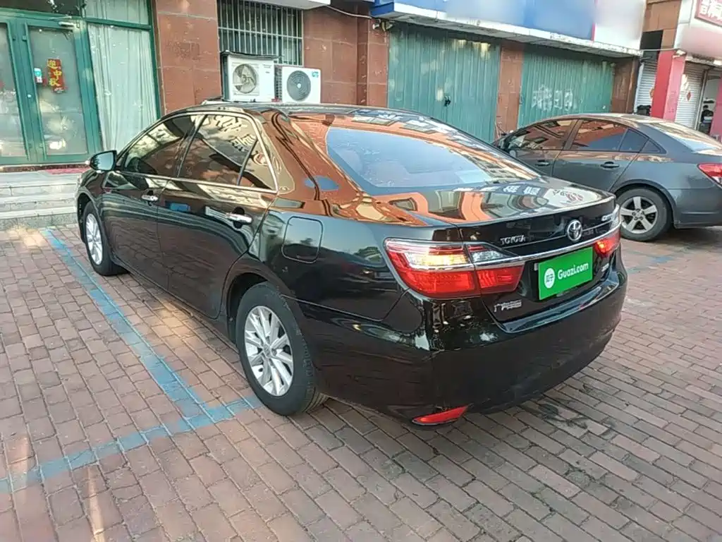Фото 5 - Toyota Camry