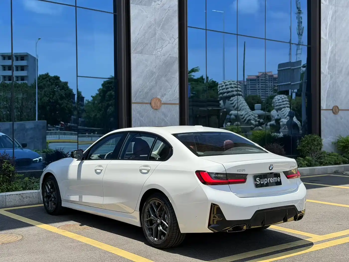 BMW 3 Series 2025 330Li M Sport Night Edition фото 9