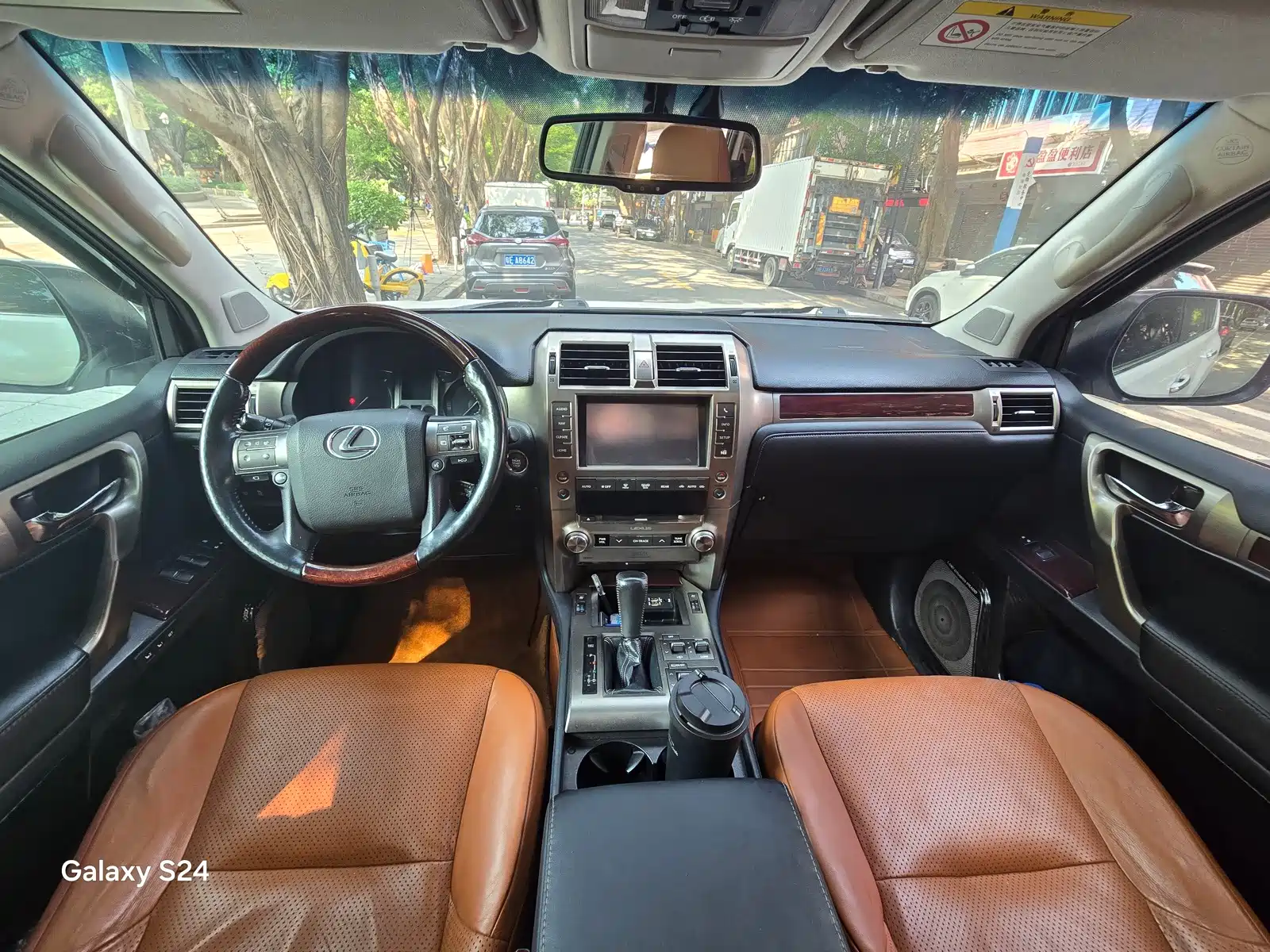Photo 12 - Lexus GX