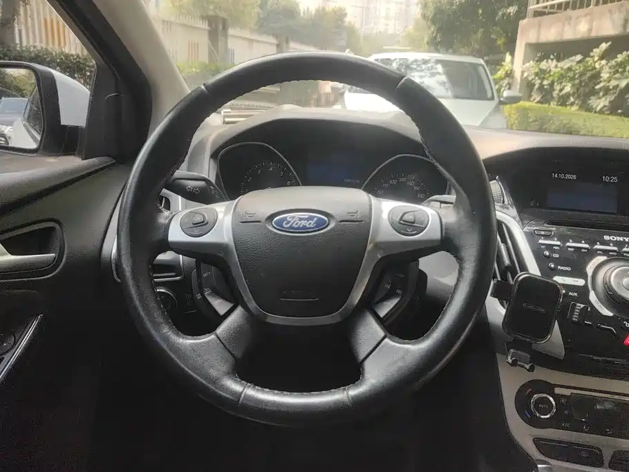 Фото 15 - Ford Focus