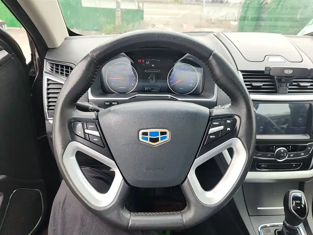 Фото 11 - Geely Emgrand