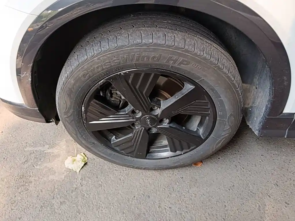 Фото 23 - Audi Q2L e-tron